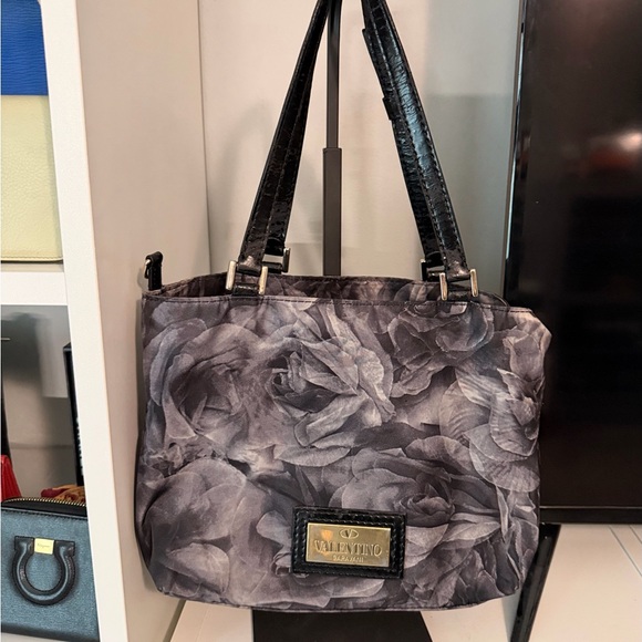 Vintage Valentino Garavani Gray Floral Shoulder Bag - Picture 5 of 11